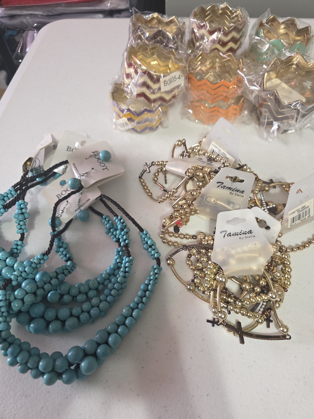 #1) Mixed Fashion Jewelry - Large Lot - Picture 15 of 16